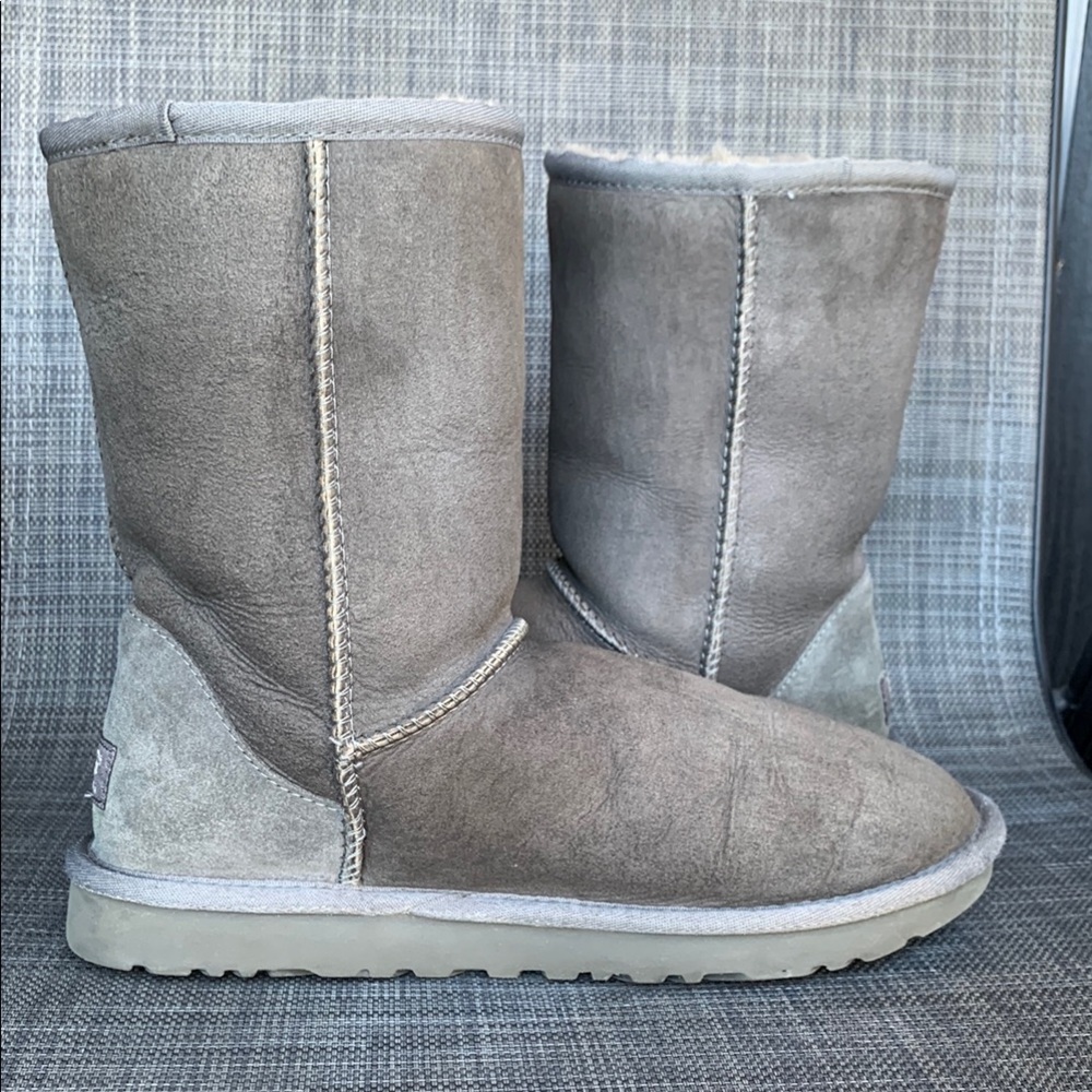 UGG Classic Short II Gray Winter Boots Women’s size 6 - Picture 9 of 11